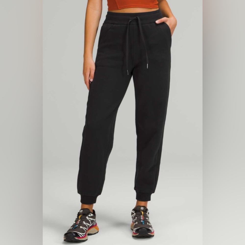 Lululemon NWT Scuba Relaxed High Rise Joggers Black Size 6